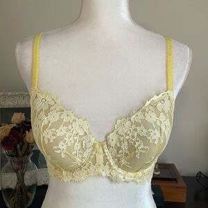 Victoria’s Secret Dream Angels Lined Demi Bra size 32DD